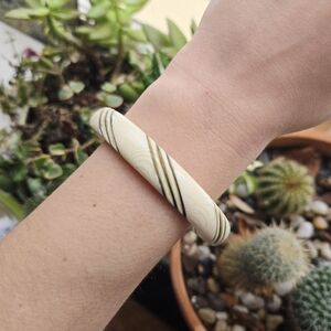 Vintage Carved Shell Cream Rustic Boho Bohemian Tribal Style Bangle Bracelet